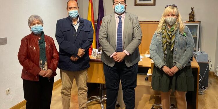 ممثل جبهة البوليساريو بكاستيا و ليون يستقبل من طرف منتخبين ونواب برلمانيين ومسؤولين حزبيين موضوع الأرض المحتلة محور النقاش.