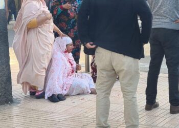 بالفيديو : قوات القمع تعنف نساء صحرويات حاولن الوصول إلى منزل الجسورة “سلطانة خيا”  (+ التفاصيل ).