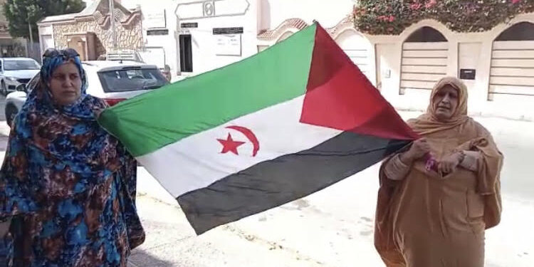 بالفيديو :  المناضلتين “إزانة أميدان” و”حدهم فريك” يلبيان نداء حملة “علمي على منزلي” الوطنية التضامنية مع الجسورة “سلطانة خيا”.