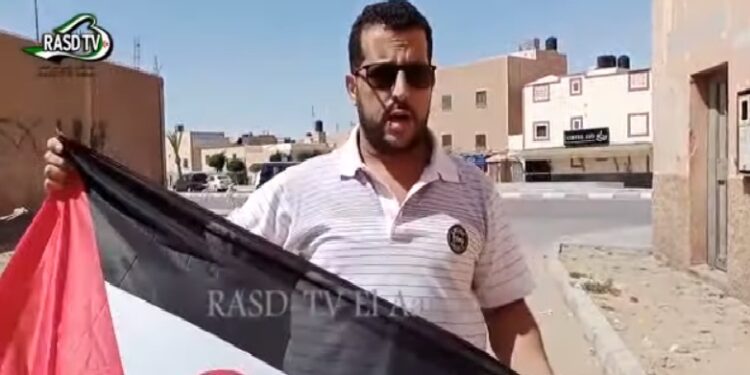 بالفيديو : المناضلين “بشري بنطالب” و“خدجتوا منت بلا” يلبون نداء حملة “علمي على منزلي” الوطنية التضامنية مع الجسورة “سلطانة خيا”.