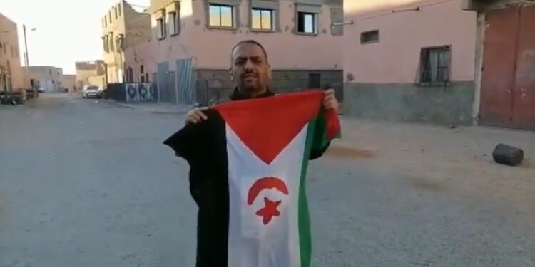 بالفيديو : من آسا الشامخة “أعلي سالم التامك” يلبي نداء حملة “علمي على منزلي” التضامنية مع الجسورة “سلطانة خيا”.