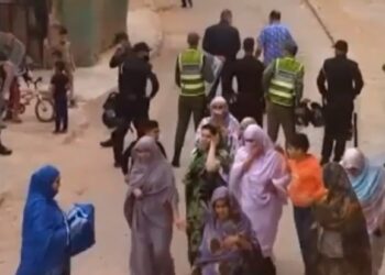 بالفيديو : الشرطة المغربية تمنع حفل زفاف شقيقة الشهيد الصحراوي “إبراهيم صيكا” وتمنع المدعوين وتقطع الطرقات مع تسجيل حالات الإغماء.
