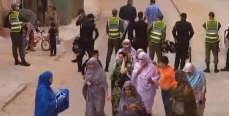 بالفيديو : الشرطة المغربية تمنع حفل زفاف شقيقة الشهيد الصحراوي “إبراهيم صيكا” وتمنع المدعوين وتقطع الطرقات مع تسجيل حالات الإغماء.