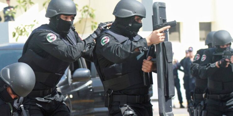 عاجل وبالفيديو : فرقة مقنعة مدججة خاصة تقتحم فجراً منزل أهل الجسورة سلطانة خيا وتعتقل رئيس منظمة كوديسا ورفاقه وترتكب جرائم ضد الإنسانية ( +التفاصيل).