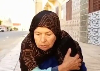 فيديو مبكي :  بدون تعليق  شاهد ما وقع لوالدة أهل خيا اليوم بعد سماعها دعاية إستشهاد بنتيها سلطانة والواعرة.