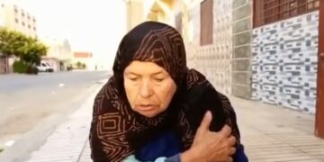 فيديو مبكي :  بدون تعليق  شاهد ما وقع لوالدة أهل خيا اليوم بعد سماعها دعاية إستشهاد بنتيها سلطانة والواعرة.