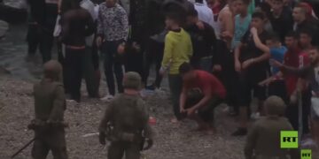 بالفيديو : السلطات الإسبانية تستعين بالجيش لمنع تدفق المهاجرين المغاربة عبر مدينة سبتة.