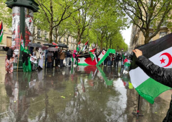 بالفيديو والصور : شاهد كيف تزينت شوارع باريس بالأعلام الصحراوية في مظاهرات المخلدة لذكرى 20 ماي ومتضامنة مع أهل خيا وأهلي الأرض المحتلة.