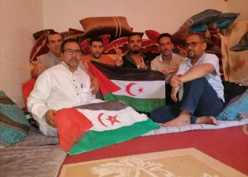 السمارة المحتلة : وفد يمثل منظمة كوديسا يقوم بزيارة تضامن وتهنئة إلى الأسير الصحراوي السابق وليد السالك البطل.