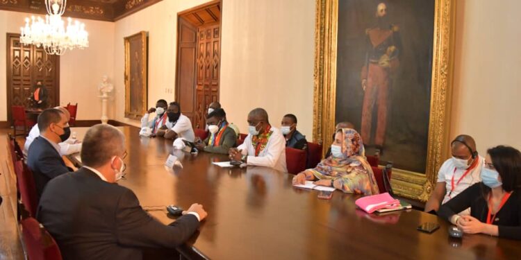 السفيرة “خدجتو المختار منت كينا“ تجري مباحثات ثنائية مع وزير الخارجية الفنزويلي بالعاصمة كاراكاس(+ التفاصيل).