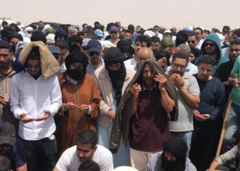بالفيديو : شاهد مراسيم تشييع جثمان المناضل الكبير الأب الجليل “سيدي أحمد رحال” إلى مثواه الأخير بمقبرة أكديم إيزيك.