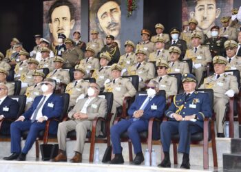 بالصور : إلى جانب كبار العسكريين ومسؤولي الدولة الجزائرية القيادي الكبير “عبد القادر الطالب عمر” يشارك في الحفل السنوي لتخرج الدفعات بالأكاديمية العسكرية لشرشال.