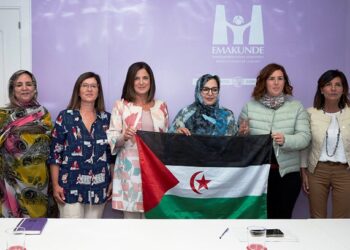 إسبانيا : المناضلة الصحراوية سلطانة خايا تلتقي بوزيرة المساواة لاقليم الباسك.