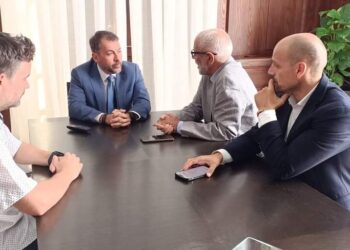 ممثل الجبهة الشعبية بكناريا الدبلوماسي “حمدي منصور” يكثف جهوده الدبلوماسية و يلتقي بعمدة بلدية Santa Cruz de Tenerife بجزيرة تنريفي الكنارية.