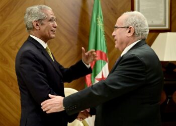 بالصور : مباحثات هامة تجمع وزير الخارجية الجزائري بنظيره الصحراوي.