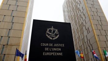 الحكومة الصحراوية تدين الممارسات التي تعرض لها الوفد الحقوقي بمطار العيون المحتلة وشكايات ضد بعض الجلادين أمام المحكمة الأوروبية لحقوق الإنسان.