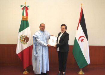 بالصور : بمقر وزارة الخارجية المكسيكية، السفير الصحراوي “المخطار لبيهي” يقدم أوراق اعتماده سفيراً مفوضاً فوق العادة للجمهورية الصحراوية لدى المكسيك.