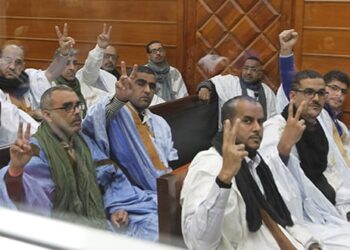 عاجل : أسود ملحمة أكديم إيزيك المجيد يضربون عن الطعام من داخل زنازنهم الضيقة والمظلمة ( +التفاصيل).