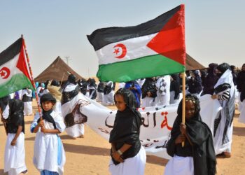الشعب الصحراوي بالأراضي المحررة وفي المخيمات وبالشتات يحتفلون يوم غد الجمعة بعيد الفطر المبارك، وجماهير شعبنا بالأرض المحتلة يستعدون للعيد بعد غدا السبت رغم جراحهم.