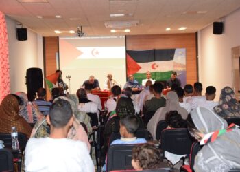 الجالية الصحراوية بجزيرة تنريفي الكنارية تخلد الذكرى المزدوجة ال 50 لإعلان الجبهة الشعبية والكفاح المسلح.