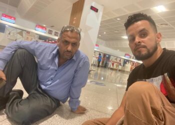 عاجل : المدافع الصحراوي عن حقوق الإنسان “أعلي سالم التامك”، والناشط “إبراهيم العجيل” يدخلان في إعتصام بمطار الدار البيضاء الدولي إحتجاجاً على عرقلة سفرهم إلى تونس.