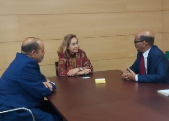 وزيرة الصحة والعدل والشؤون الإجتماعية بلاريوخا الإسبانية تجري مباحثات هامة مع وزير الصحة “السالك بابا حسنة” الذي كان موفوقاً بممثل الجبهة بالمقاطعة الدبلوماسي “محمد لبات” ( +التفاصيل).