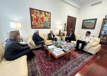 إسبانيا : رئيس حكومة كران كناريا يستقبل الدبلوماسي الشاب “عبد الله العربي”، ممثل جبهة البوليساريو في إسبانيا، يؤكد له التزامه الراسخ بالدفاع عن الشعب الصحراوي وقضيته العادلة.