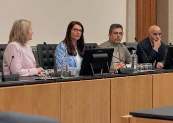 المستشار الخاص لرئيس الجمهورية الدبلوماسي المخضرم “أبي بشرايا البشير” يحل ضيف على البرلمان النمساوي بدعوة رسمية من الجمع العام للجمعية النمساوية ويؤكد أن “أي مقاربة لحل النزاع تتجاهل حق الشعب الصحراوي في تقرير مصيره لن يكتب لها النجاح”