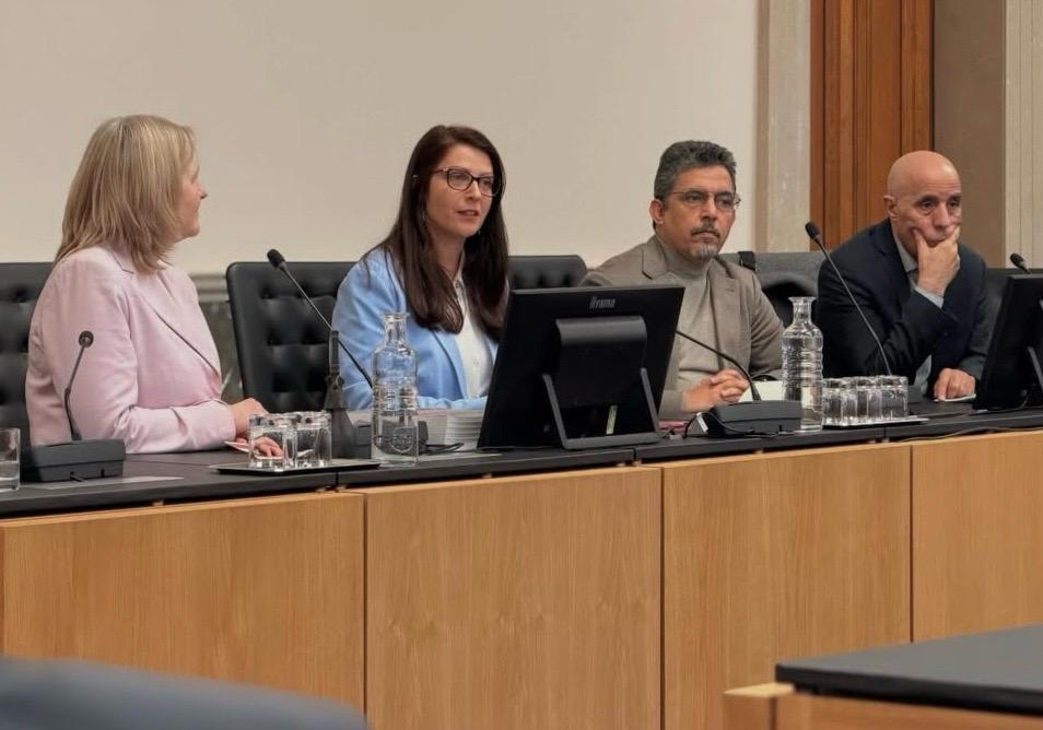 المستشار الخاص لرئيس الجمهورية الدبلوماسي المخضرم “أبي بشرايا البشير” يحل ضيف على البرلمان النمساوي بدعوة رسمية من الجمع العام للجمعية النمساوية ويؤكد أن “أي مقاربة لحل النزاع تتجاهل حق الشعب الصحراوي في تقرير مصيره لن يكتب لها النجاح”