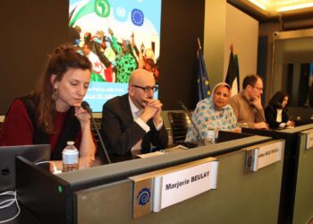 السفيرة الصحراوية “خدجتو المخطار منت كينا” ممثلة جبهة لبوليساريو بالمملكة البلجيكية تنشط محاضرة تحت عنوان : “سيادة الشعوب المعنية بتقرير المصير على ثروتها الطبيعية وحقها الحصري في الإستفادة منها وموافقتها كشرط ضروري لأي إتفاق إقتصادي يشمل تلك الثروات مع أطراف ثالثة”.